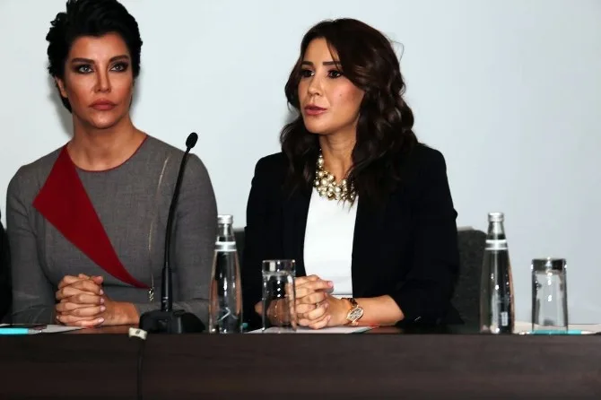 Ünlü İsimlerden Kızılaya Yardım Defilesi