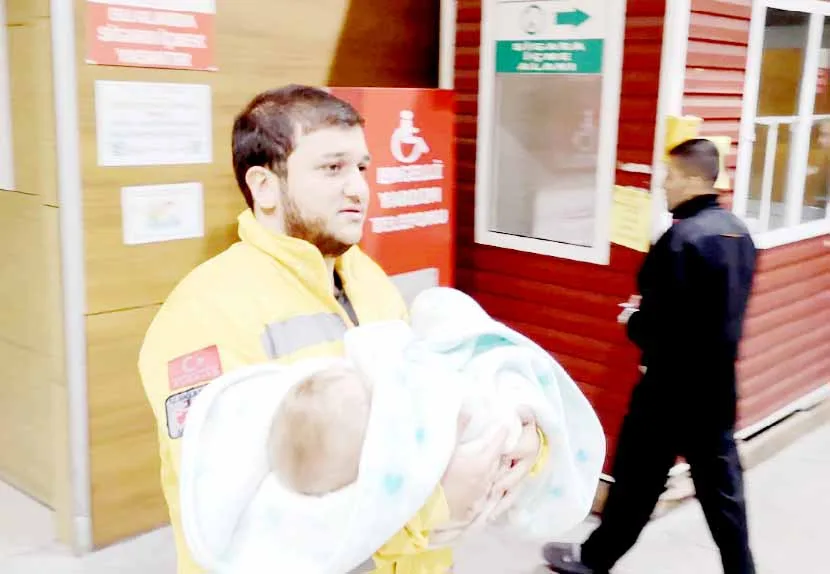 Para yutan bebek hastanelik oldu