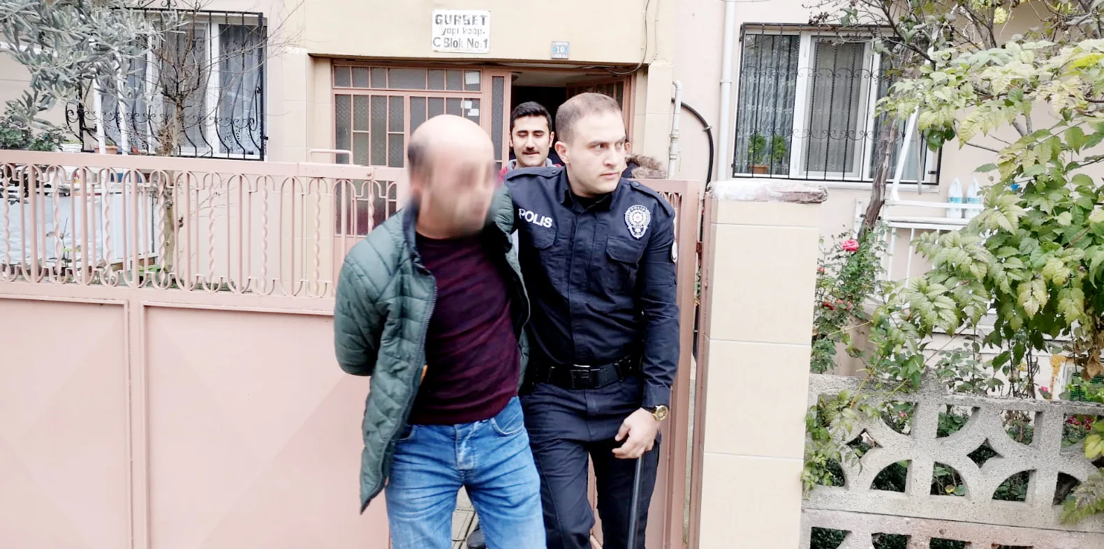 Hırsızı çatıda sıkıştırdılar