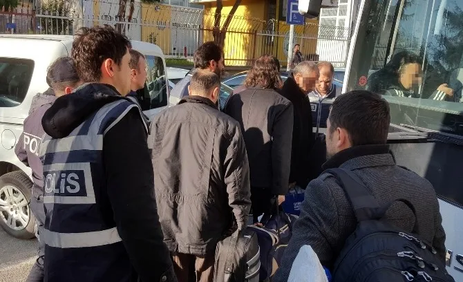 Uşak Üniversitesinde 12 Kişi Fetöden Gözaltına Alındı