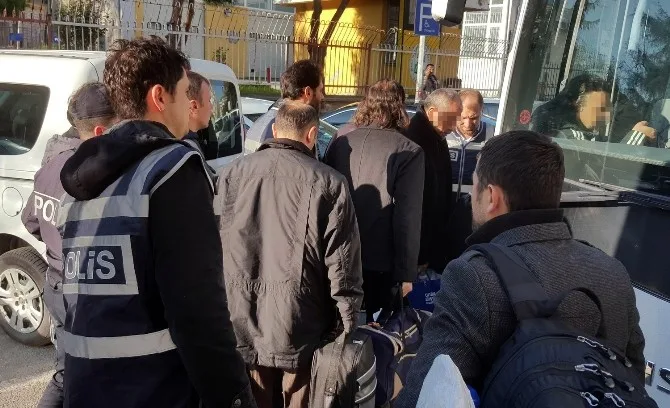 Uşakta Fetöden Gözaltında Olan Üniversite Çalışanları Adliyeye Sevk Edildi
