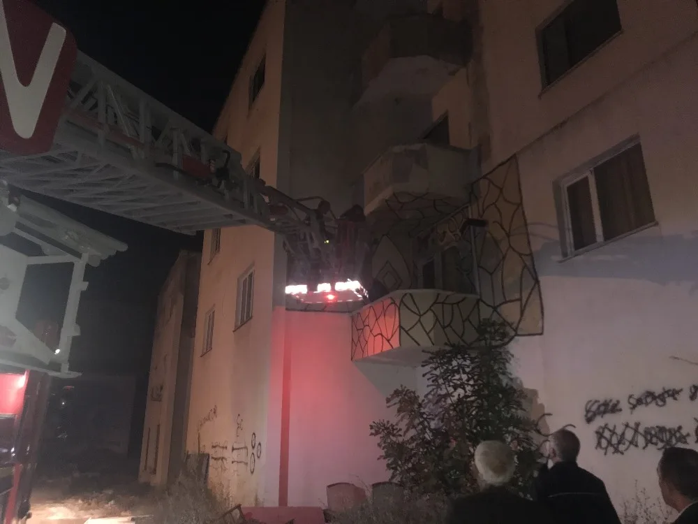Uyuşturucunun Etkisiyle Kendini Balkona Kilitledi