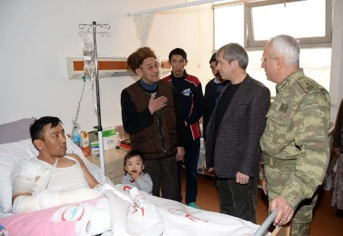 Vali Çınardan Yaralı Askerlere Ziyaret