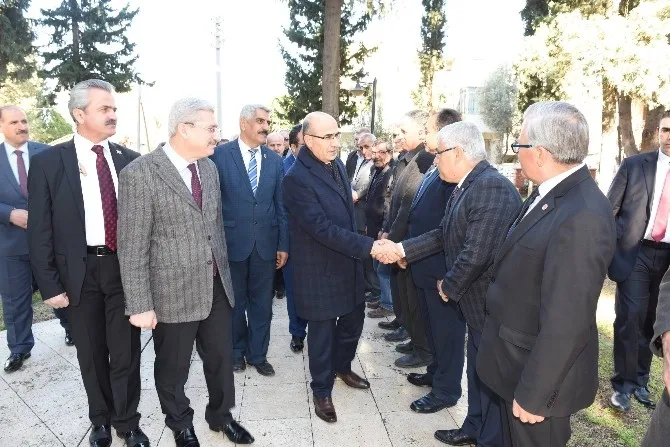 Vali Demirtaş, Yeşiloba Şehitliğinde Muhtarlarla Bir Araya Geldi