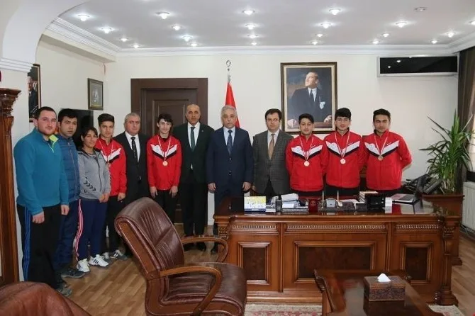 Vali Toprak, Şampiyon Tenisçileri Kabul Etti