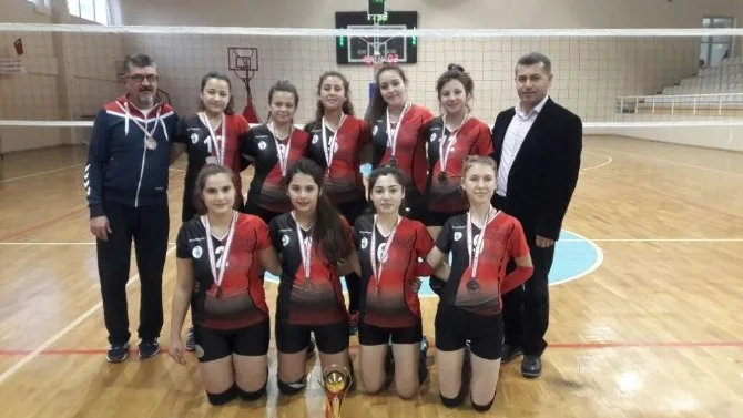 Voleybolda Balıkesirin En Başarılı Takımları Ayal Ve Zübeyde Hanım Oldu