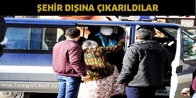 İnegöl'e dilenmek için gelen kadınlar Şehir dışına çıkarıldı