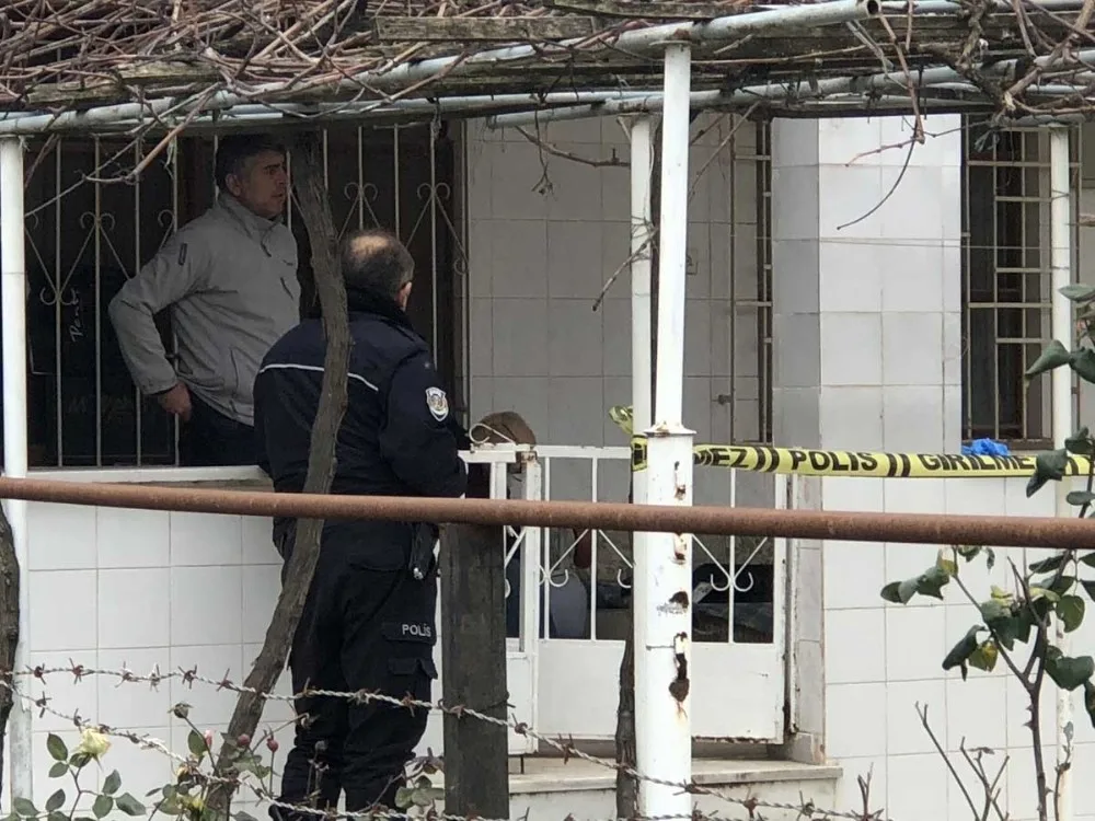 Yaşlı Adam Balkonda Sandalye Üzerine Ölü Bulundu