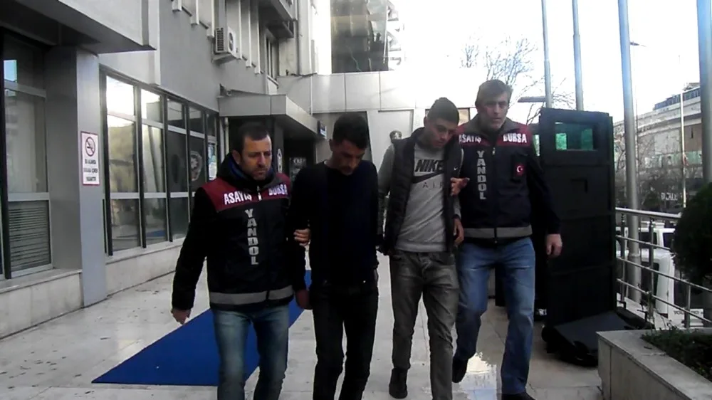 Yaşlı Kadına Evini Sattırmaya Çalışan Sahte Polisler Yakalandı