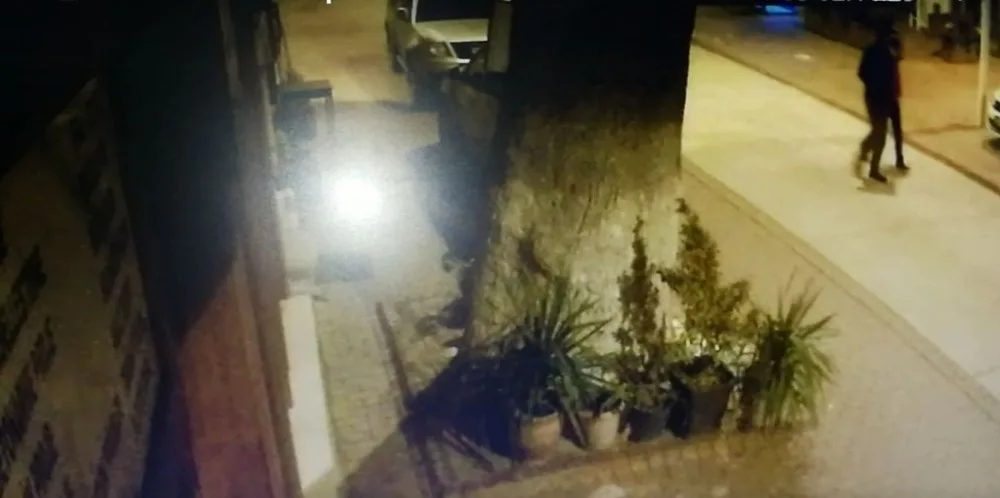 Yaşlı Kadınları Dolandıranlar Güvenlik Kamerasına Yakalandı