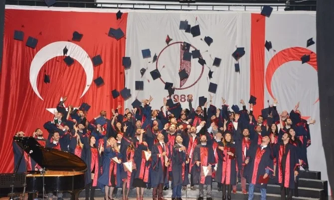 Ydü Mimarlık Fakültesi Mezunları Diplomalarını Aldı