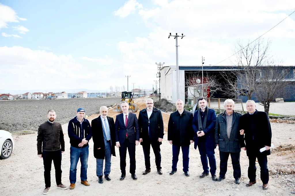 YENiCE KöPRüLü KAVŞAĞINA ALTERNATiF YOL AÇILIYOR