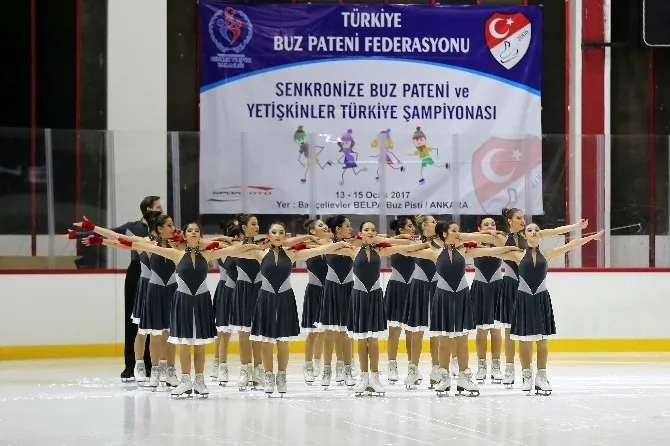 Yenimahallenin Buz Kraliçesi Türkiye Birincisi Oldu