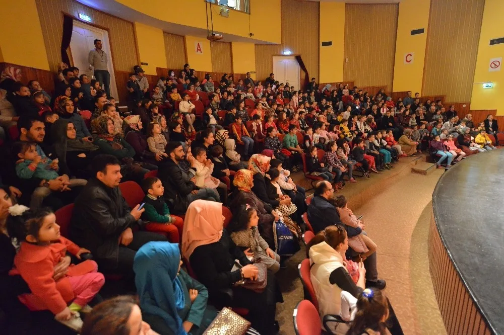 Yıldırımlı Çocuklar ‘Kuklacı İle Eğlendi