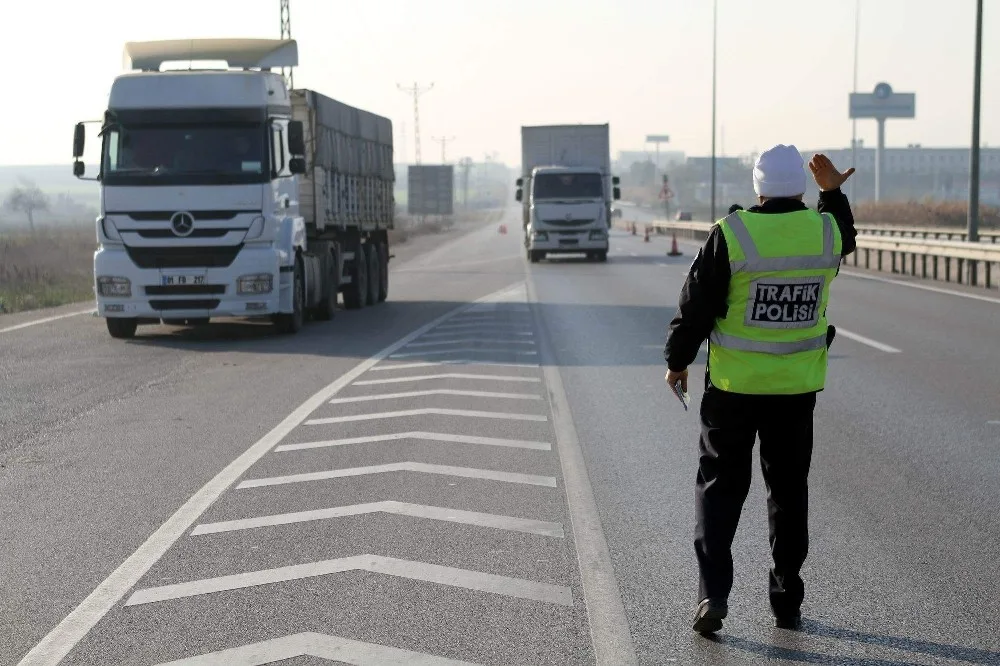 Yolcu Otobüslerinde Sivil Trafikçiler İş Başında