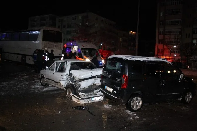 Yozgatta Yolcu Otobüsü Kaza Yaptı: 4 Yaralı