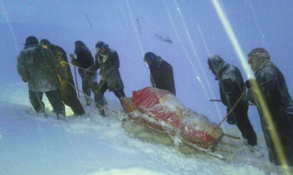 Yüksekovada Nefes Kesen Kızaklı Hasta Kurtarma Operasyonu