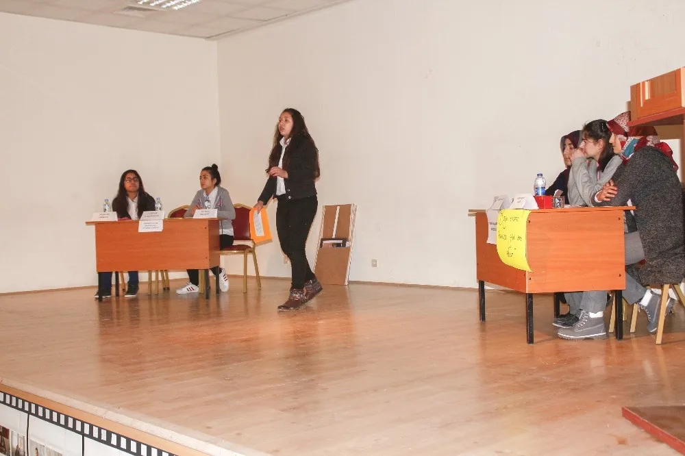 Yunakta Haydi Konuş Bakalım Münazara Yarışmasında Final Yapıldı