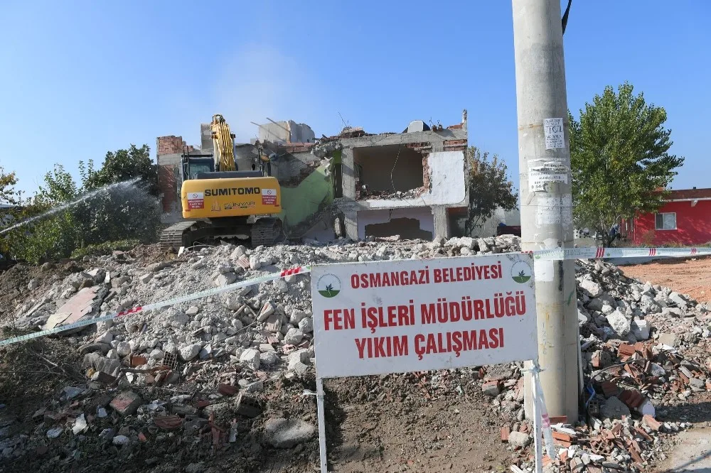 Yunuselinde Kamulaştırılan Binalar Yıkıldı