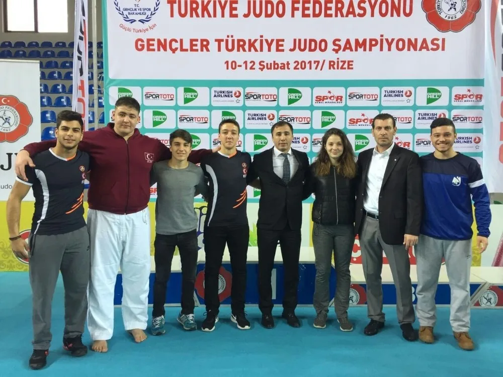 Yunusemre Belediyesi Rizeden Madalyayla Döndü
