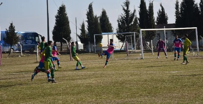 Yunusemre Belediyespor, Karaağaçlıyı Mağlup Etti