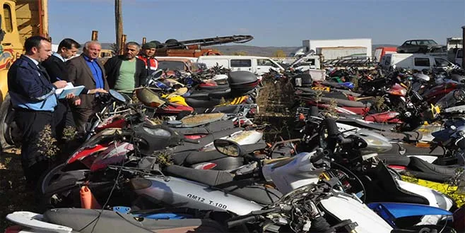 MiLLi SERVET OTOPARKLARDA ÇüRüYOR