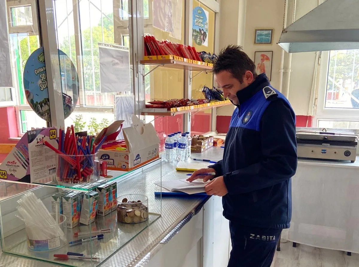 Zabıta ekiplerinden okul kantinlerine sıkı denetim