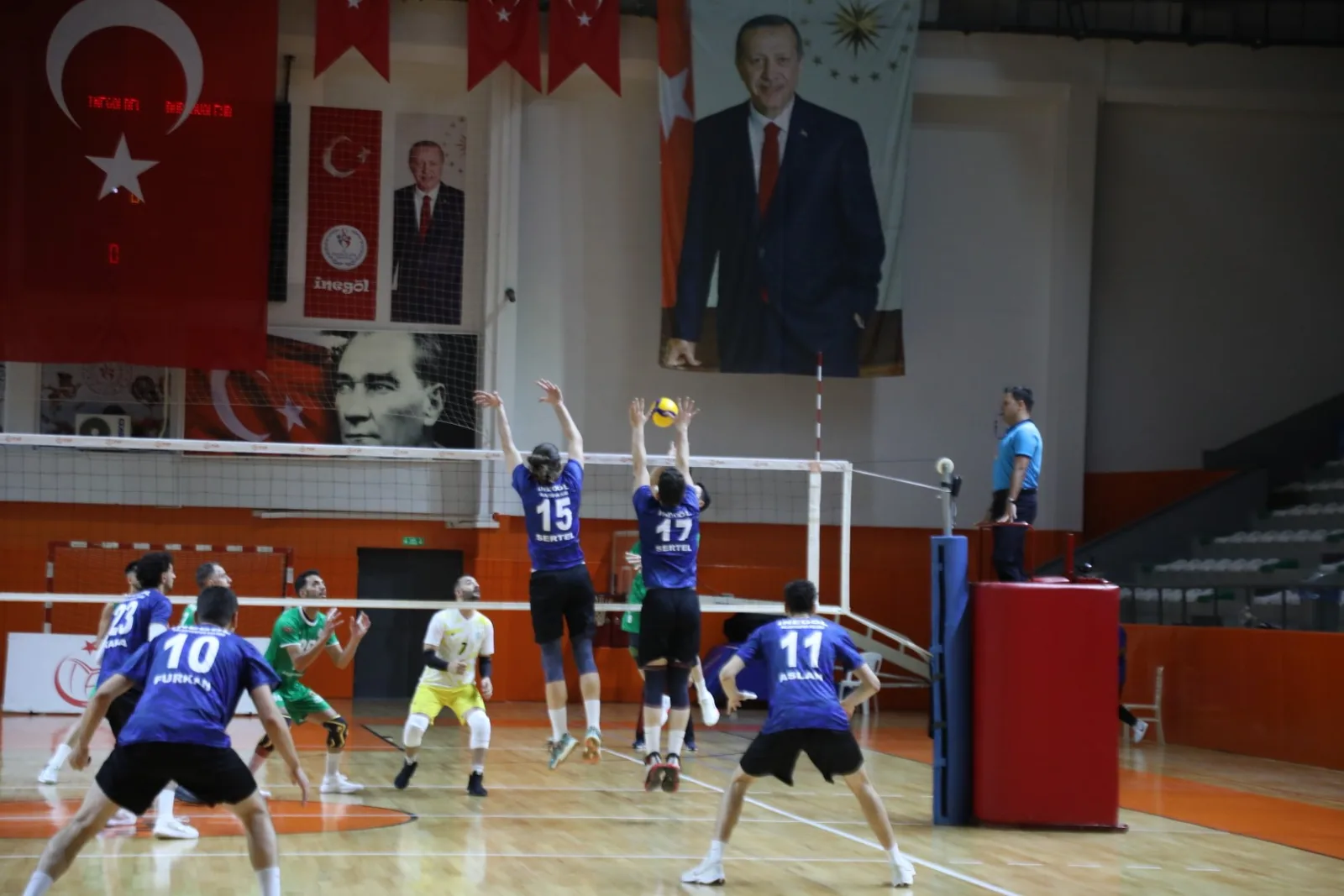 İnegöl Belediyespor, Bursa Voleybol’u 3-0 yenerek sezona galibiyetle başladı