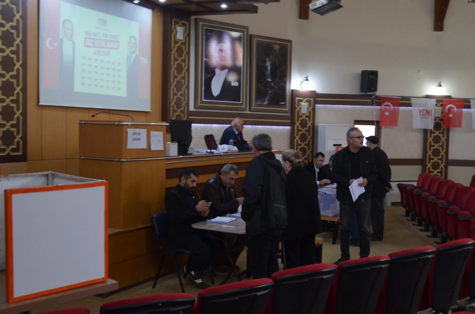 İnegöllü Yeni Partililer, ‘Özgür Şahin’ dedi