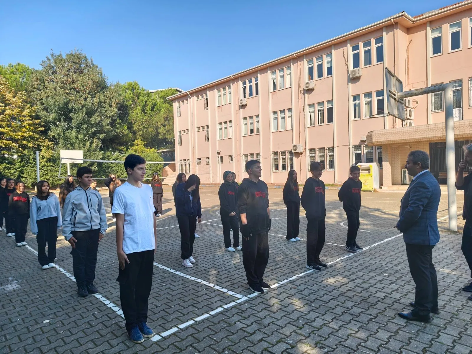 Zengin, okul ziyaretlerini sürdürüyor