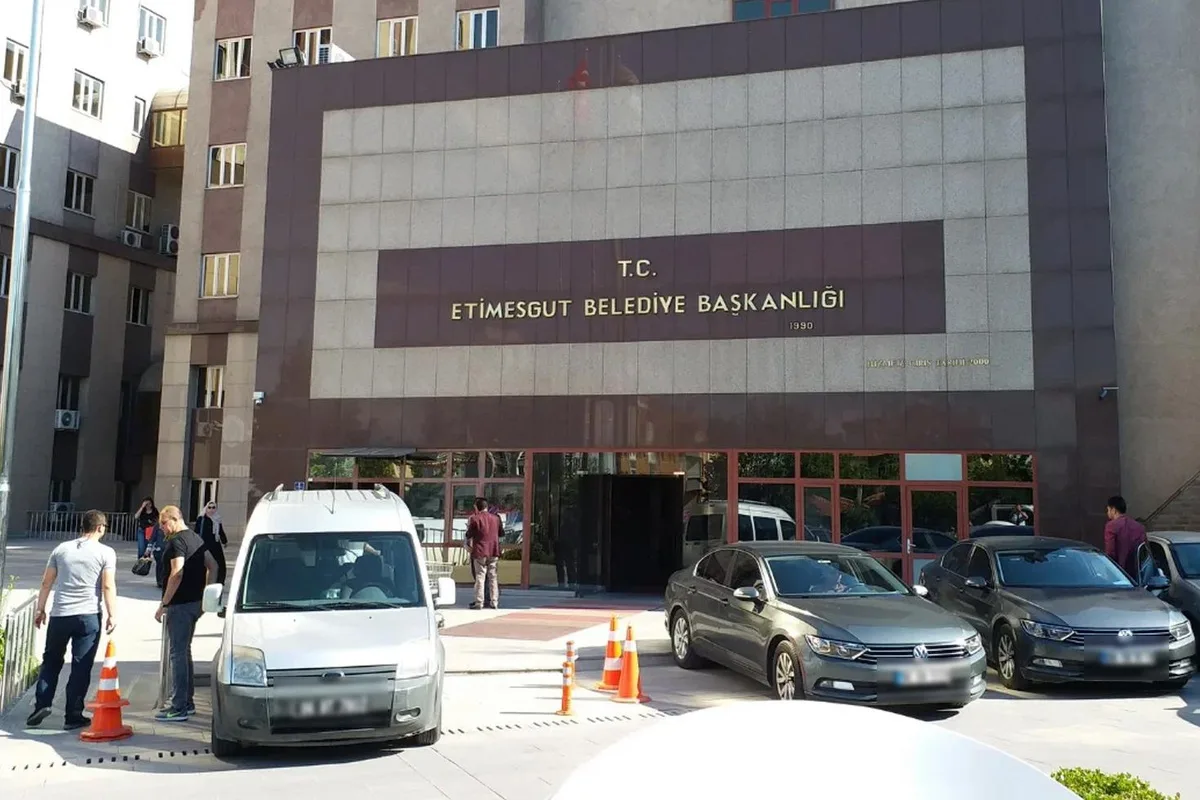 Etimesgut Belediyesi’ne Operasyon! Başkan Yardımcıları da Gözaltında