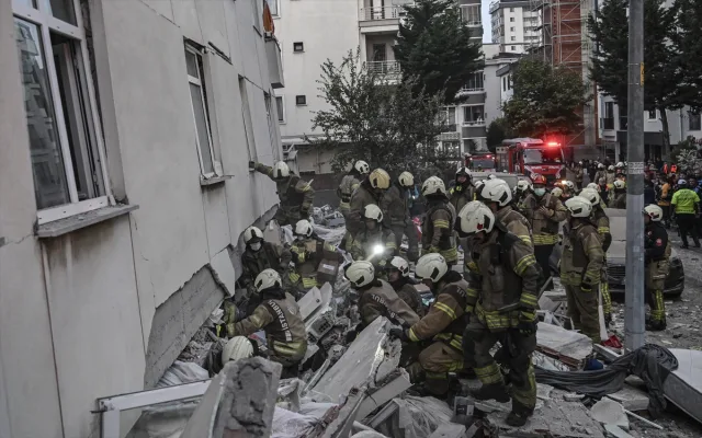 istanbulda-coken-binada-1-kisi-20308709-5476_1_m