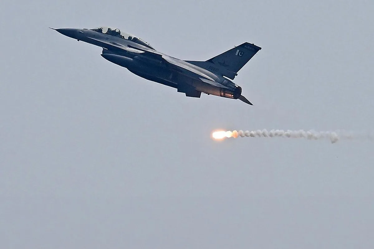 pakistan-savasa-dahil-oldu-jetler-havalanip-bomba-20311740_4510_amp