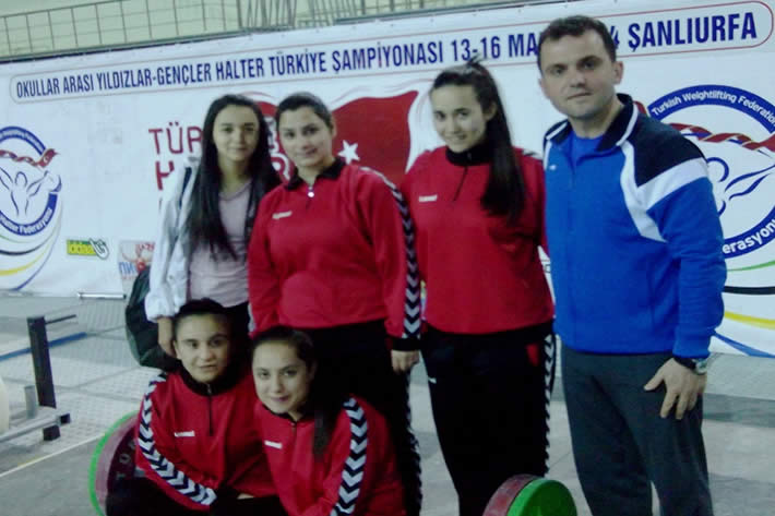 Halterde göğsümüz kabardı