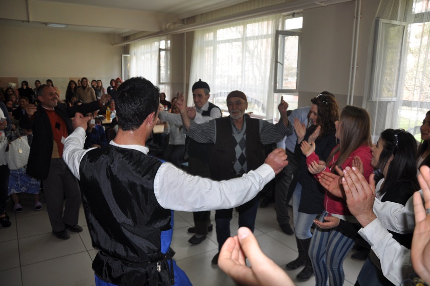 Harçlıklarıyla yaşlıların ihtiyaçlarını karşıladılar