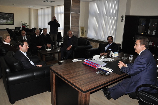 “Üniversitenin ve bilimin hizmetindeyiz”