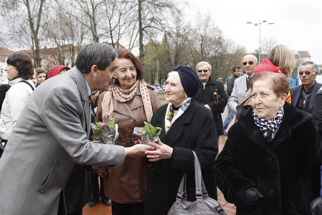 CHP’den çelenkli kutlama