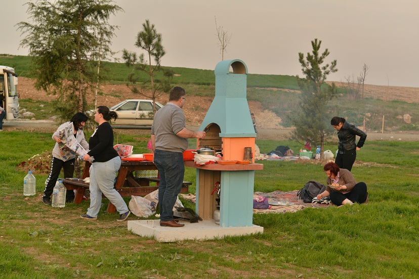 İnegöllüler mesire alanına akın etti