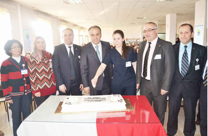 Aktaş, Tıp Bayramını Hastanede Kutladı