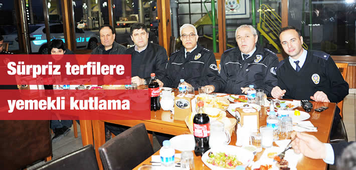 Sürpriz terfilere yemekli kutlama