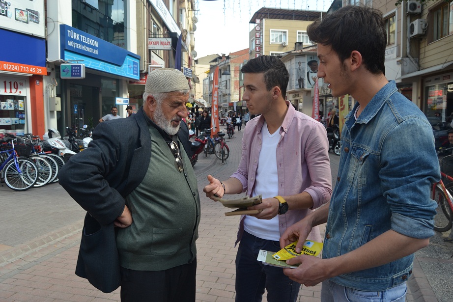 İMYO’lu öğrencilerden geri dönüşüm broşürü