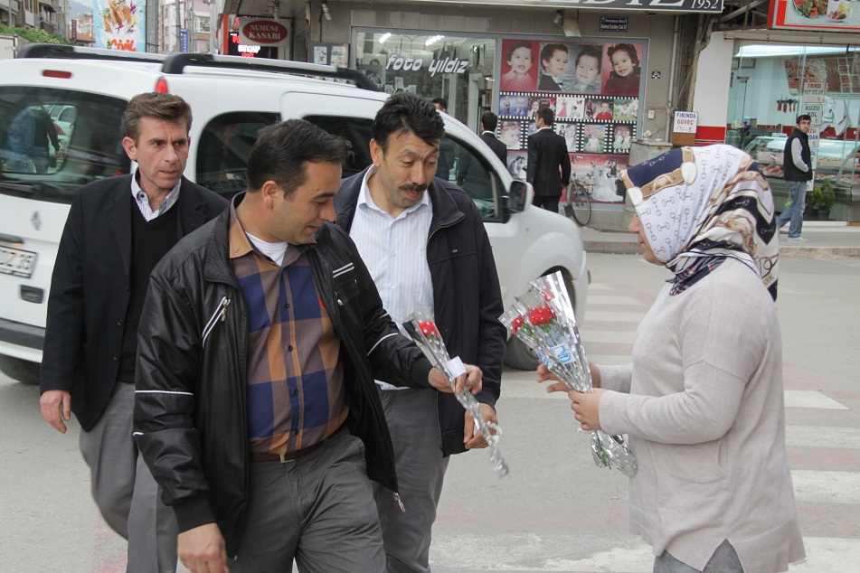 Ülkücü bayanlar Kutlu Doğum’u unutmadı