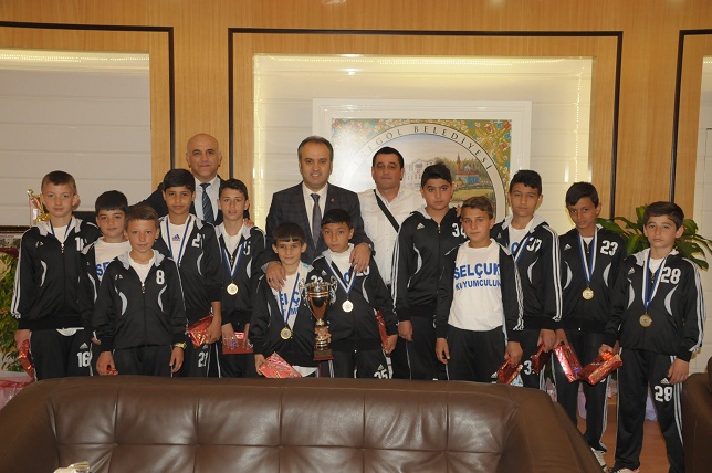 Türkiye 3.’sü öğrencilere Aktaş’tan ödül