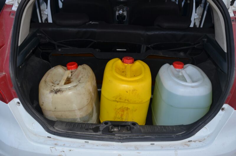 Mazot hırsızları kıskıvrak yakalandı