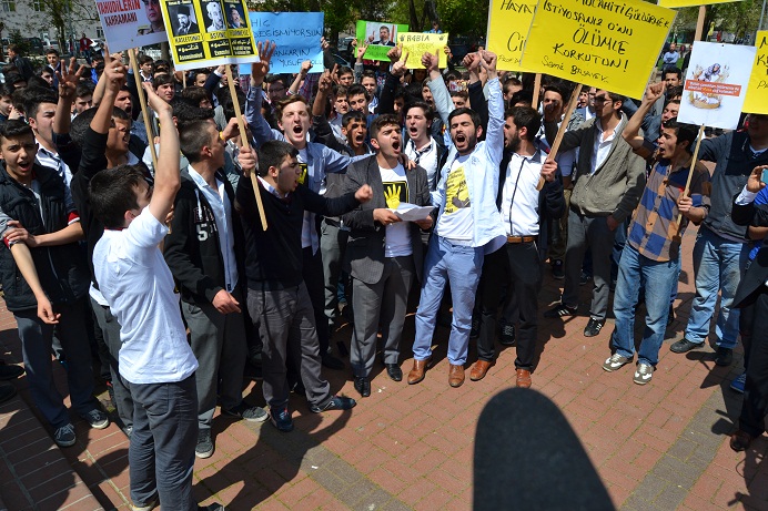 “Kahrol sisi, yaşasın Mursi”