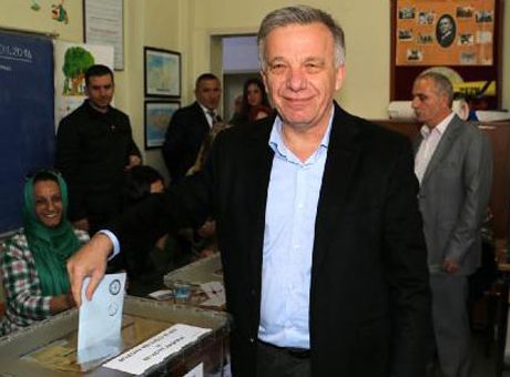 1 oy farkla kazandı!