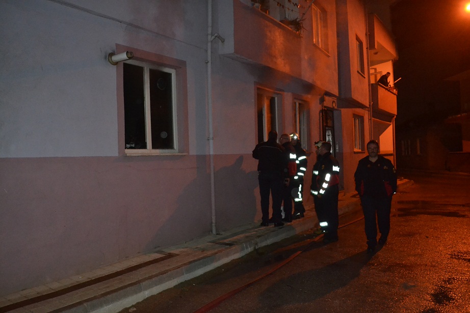 Çöp ev yangını korkuttu