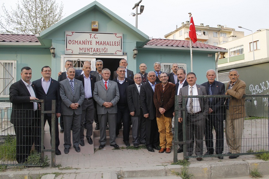 Seçim galibi muhtarlara yemekli kutlama