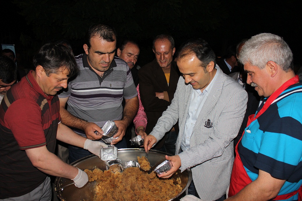 Camiler doldu taştı