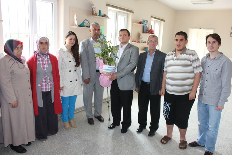 Gazetecilerden Engelliler, Eczacılar ve Hemşirelere ziyaret